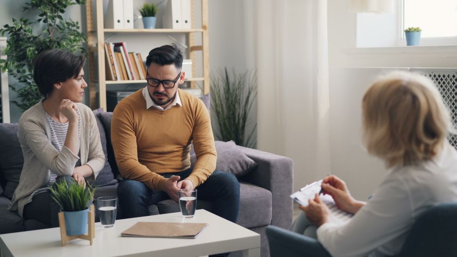 couple discussing therapy cost